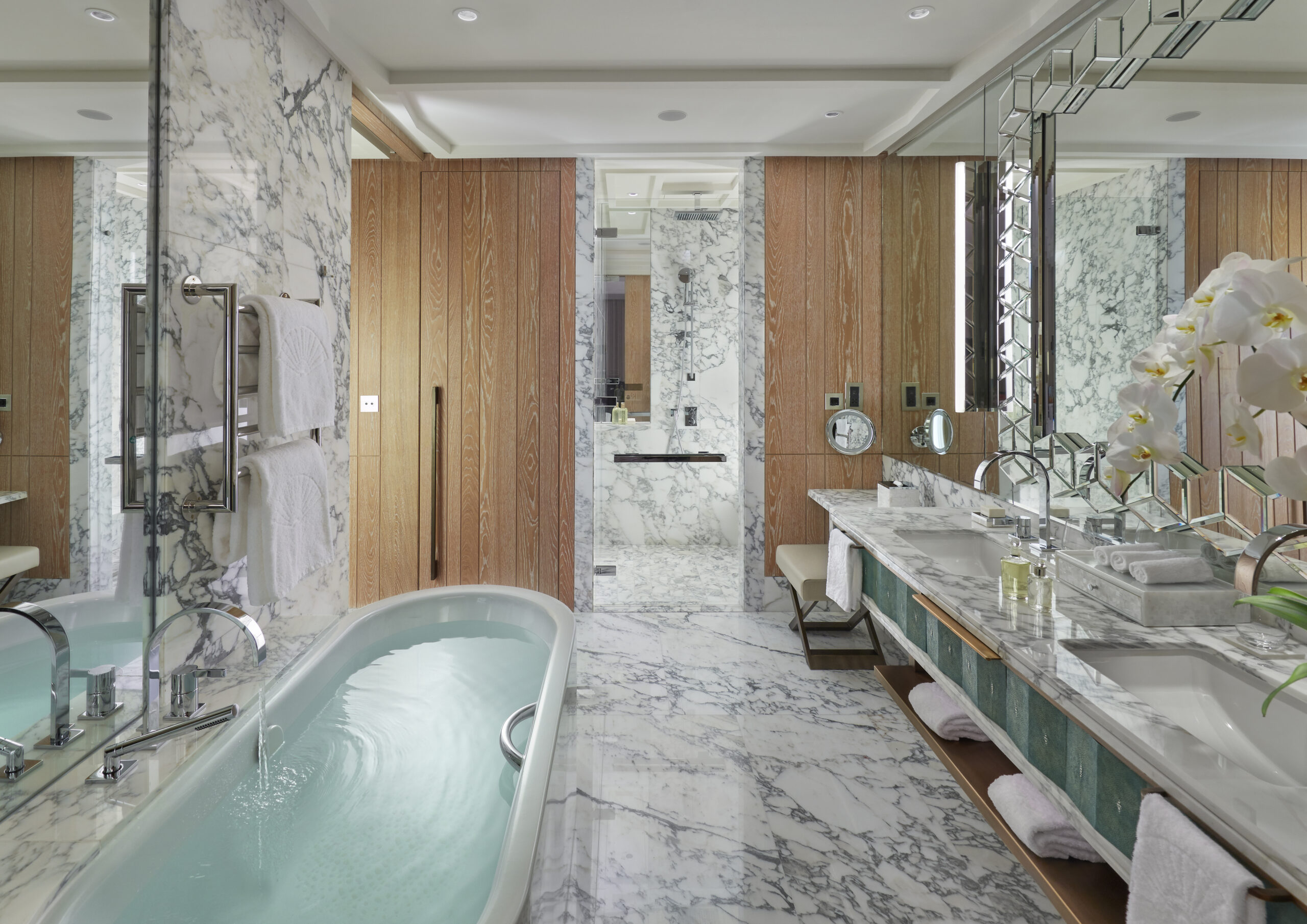 MODUB Deluxe Skyline View Bathroom