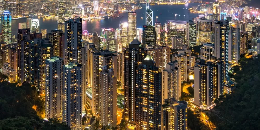 Bischofberger-Reisen_Hongkong-Skyline-bei-Nacht