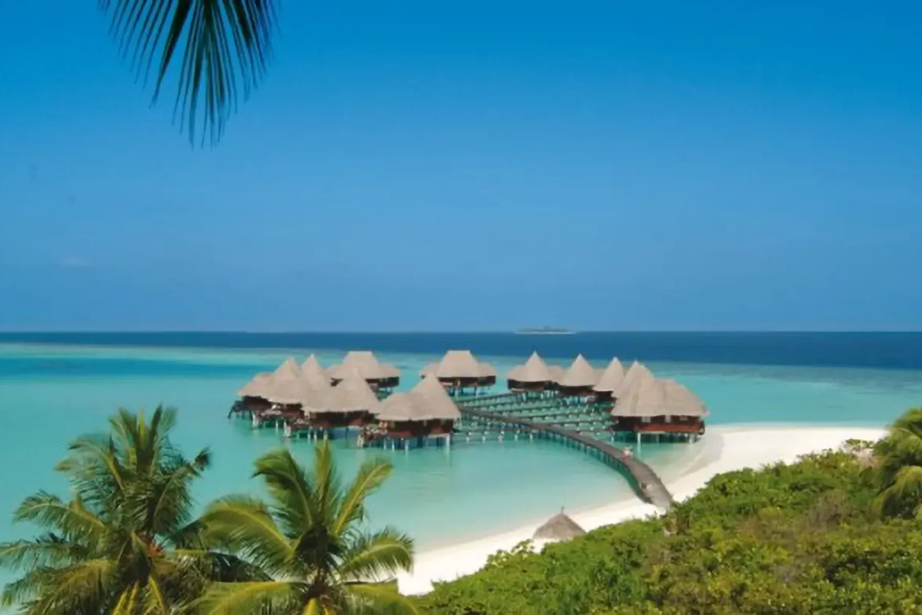 Bischofberger-Reisen_Malediven_Blick-auf-die-Lagoon-Villas